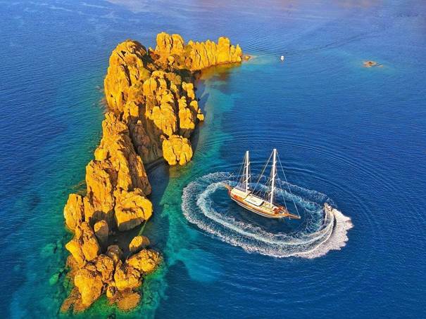 su, taşımak, nakletmek, su taşıtı, gemi içeren bir resim
Yapay zeka tarafından oluşturulmuş içerik yanlış olabilir.