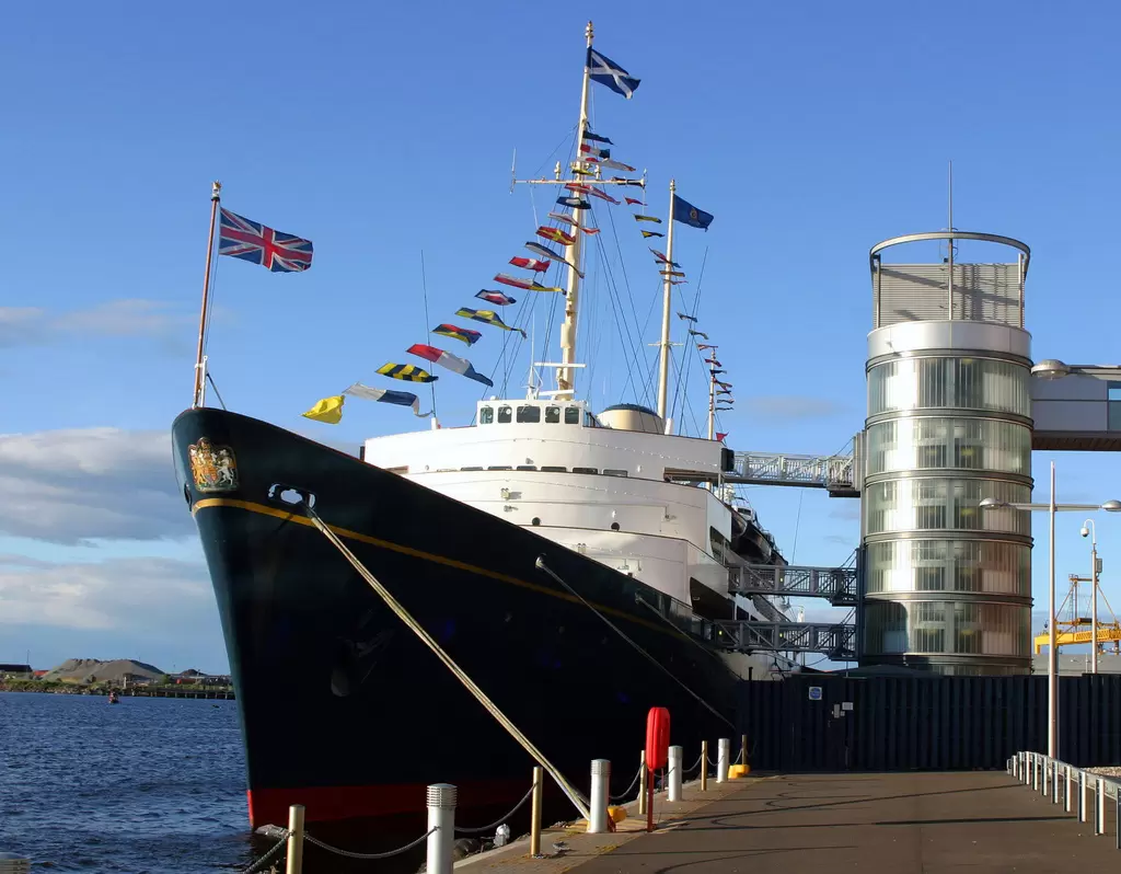 La vie sélecte de la royauté : le yacht royal Britannia
